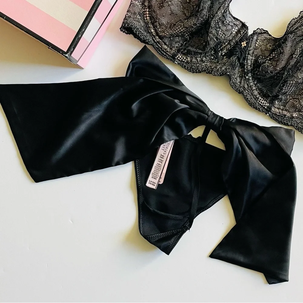 32DD SMALL Victoria’s Secret black bra set